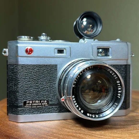 PETRI 1.9 Color Corrected Super Camera w/ Aux Lens Set & Original Case - Working - Picture 3 of 16